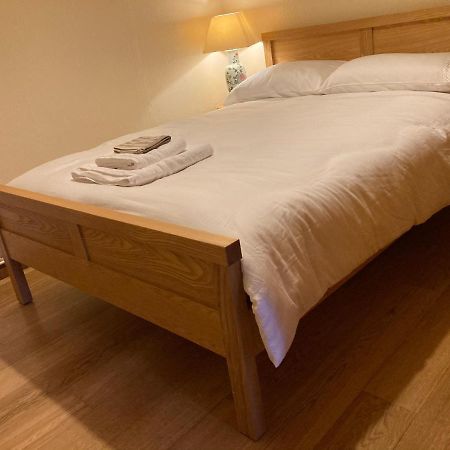 Double Bed Self Contained Annexe 14B Is To The Right Of The Main House Apartment Salisbury Exterior photo