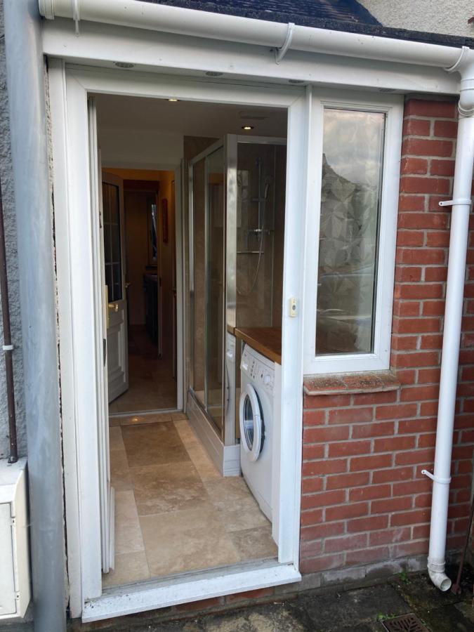 Double Bed Self Contained Annexe 14B Is To The Right Of The Main House Apartment Salisbury Exterior photo