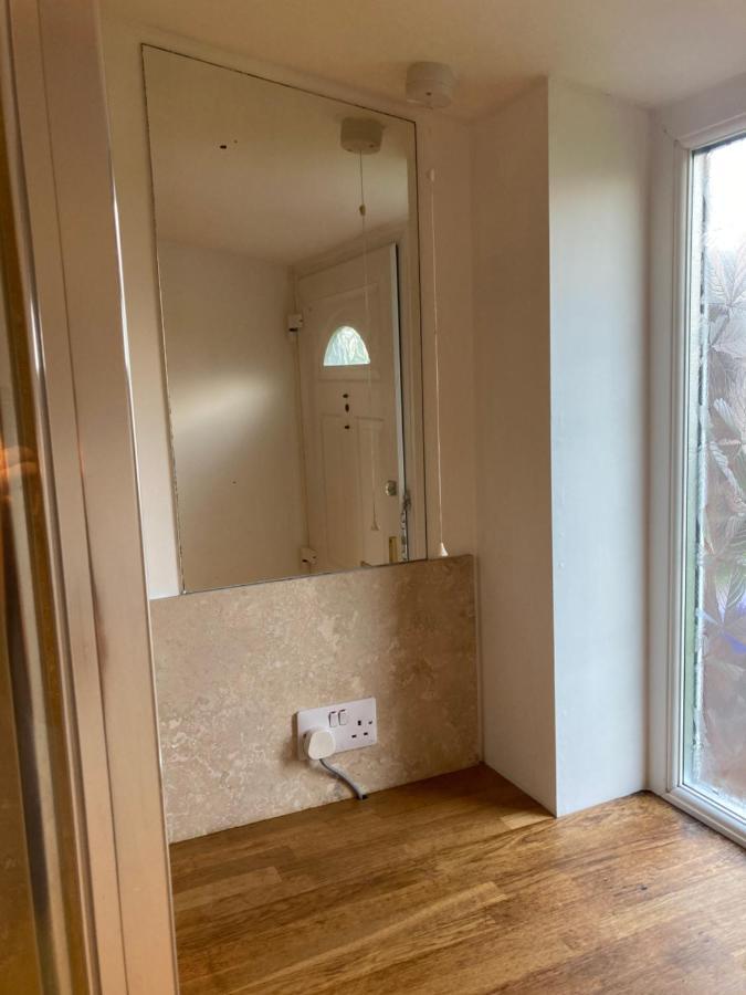Double Bed Self Contained Annexe 14B Is To The Right Of The Main House Apartment Salisbury Exterior photo